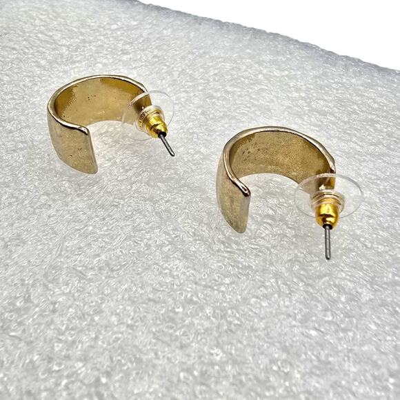 Hammered Hoop Earrings Textured Curved Half Hoop Gold Tone Small Pierced - Picture 4 of 4